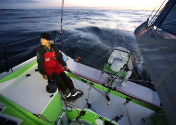 Miranda Merron, a bordo del ‘Campagne France’, primera mujer que termina la regata en solitario Miranda Merron, a bordo del ‘Campagne France’, primera mujer que termina la regata en solitario