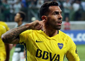 Carlos Tévez, solo contra todos