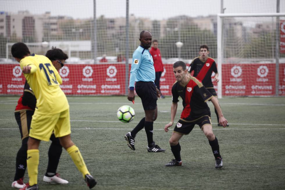 Partido entre el Fundación Rayo Vallecano y el Villarreal de LaLiga Genuine Santander