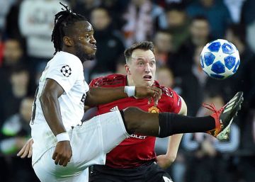 El Valencia somete al United y cae a la Liga Europa como cabeza de serie