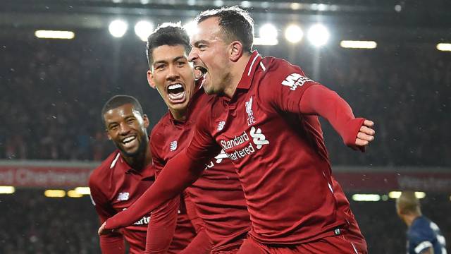 Shakiri celebra el tercer gol del Liverpool.
