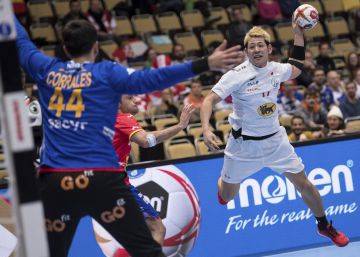 Corrales evita el patinazo ante Japón