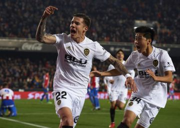 Santi Mina barre al Sporting en la segunda mitad