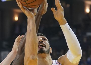 Turquía emite una orden de arresto contra el jugador de la NBA Enes Kanter, crítico con Erdogan