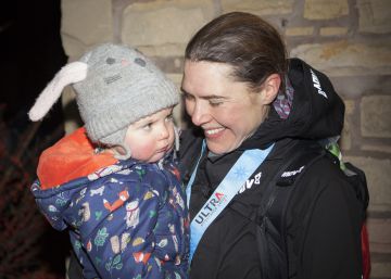La madre que ganó una carrera de 430 kilómetros con paradas para la lactancia