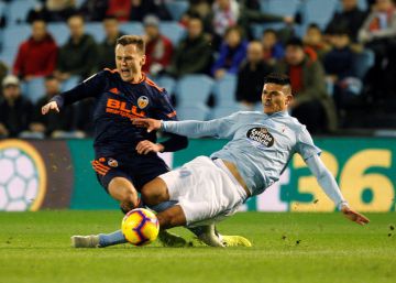 El Valencia escala y el Celta se despeña