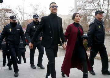 Cristiano Ronaldo assina sua condenação a dois anos de prisão por fraude fiscal