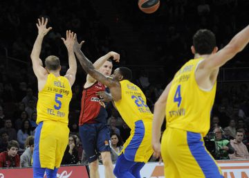 El Baskonia se pasea ante un rival directo