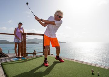 Pilotes de golf biodegradables que alimenten els peixos, fetes a Catalunya