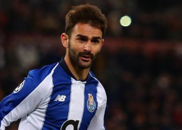 Adrián le da vida al Oporto
