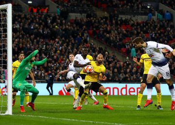 El Tottenham pone un pie en los cuartos de final
