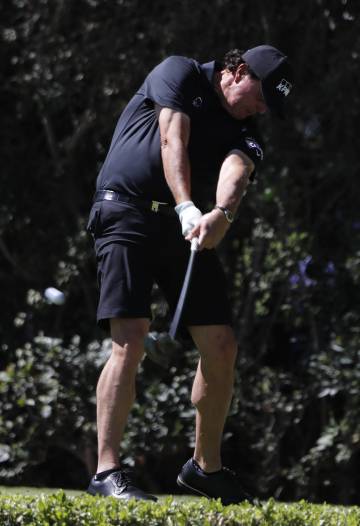 Mickelson, en pantalón corto.