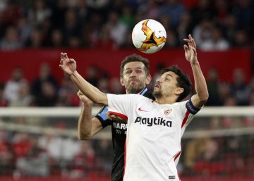 El Sevilla sufre y sigue
