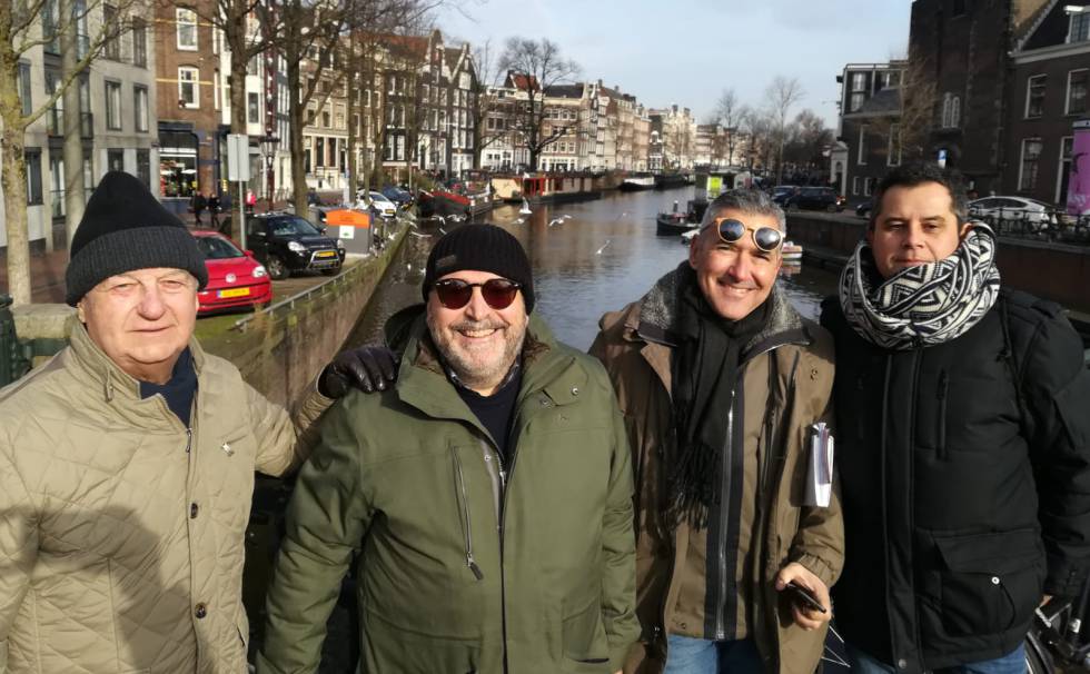 Los cuatro viajeros en Ámsterdam, en 2019, para presenciar la ida de octavos de final de la actual Champions League entre el Real Madrid y el Ajax.