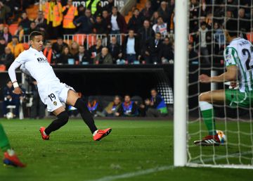 El Valencia se clasifica para la final de Copa tras ganar al Betis con un gol de Rodrigo
