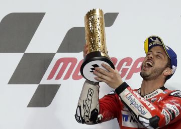 Dovizioso impone su ritmo y gana en Qatar ante el acoso de Márquez