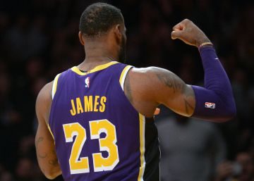 Los hombros de LeBron James
