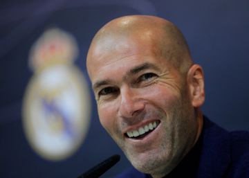 Zidane volta ao Real Madrid nove meses depois de sair