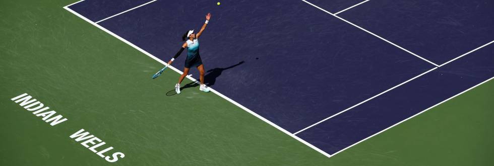 Muguruza sirve durante su partido contra Bertens.