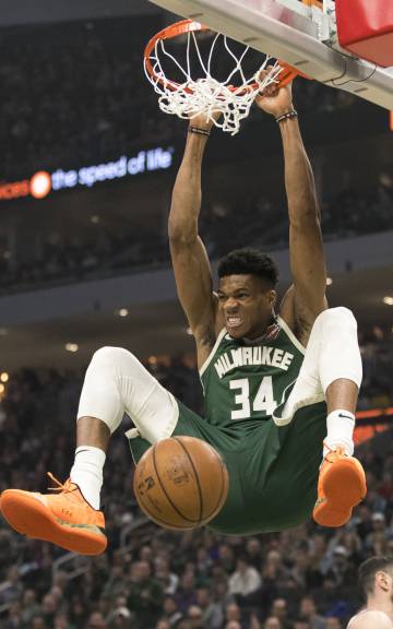 Un tapón decisivo de Hezonja retrata el calvario de LeBron James