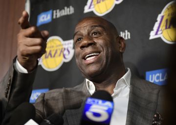 Magic Johnson deja los Lakers el día de homenaje a Wade y Nowitzki