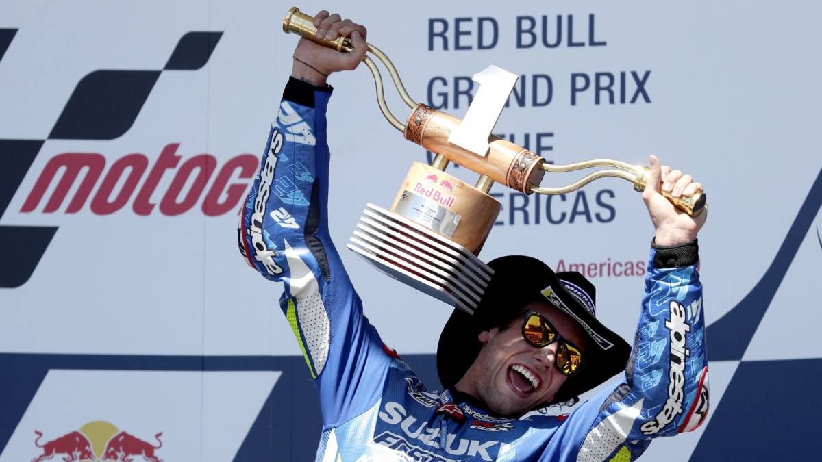 Rins celebra su victoria en el GP de Las Américas.