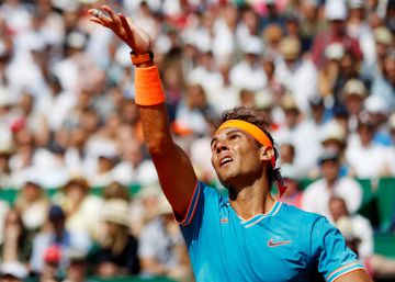 Nadal se abre paso entre las ráfagas