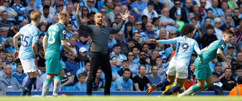 Pep Guardiola dirige al City ante el Tottenham.