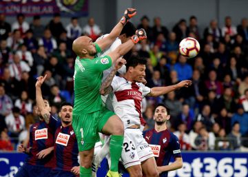 Dos golazos invitan al Huesca a soñar