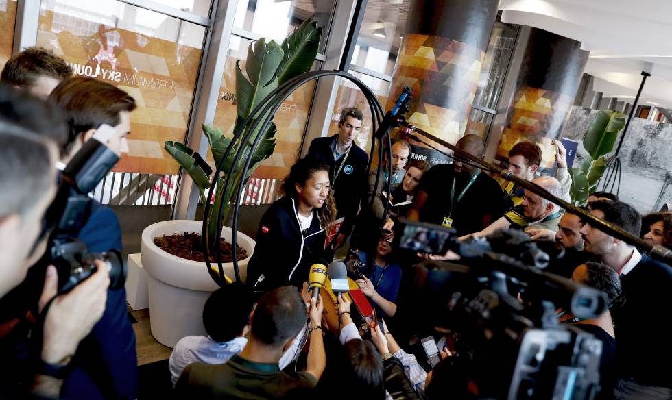 Osaka atiende a los medios durante el 'Media Day' de la WTA.