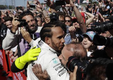 Mercedes sonroja a Ferrari