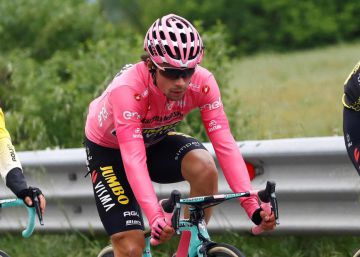 Roglic cede la maglia rosa del Giro y hace feliz a Italia