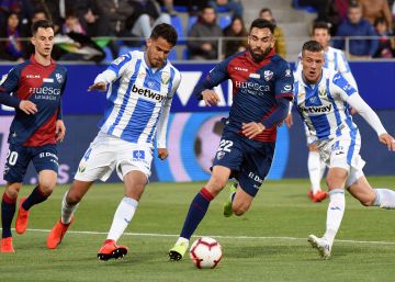 Mantovani lo hace todo en la despedida del Huesca de Primera