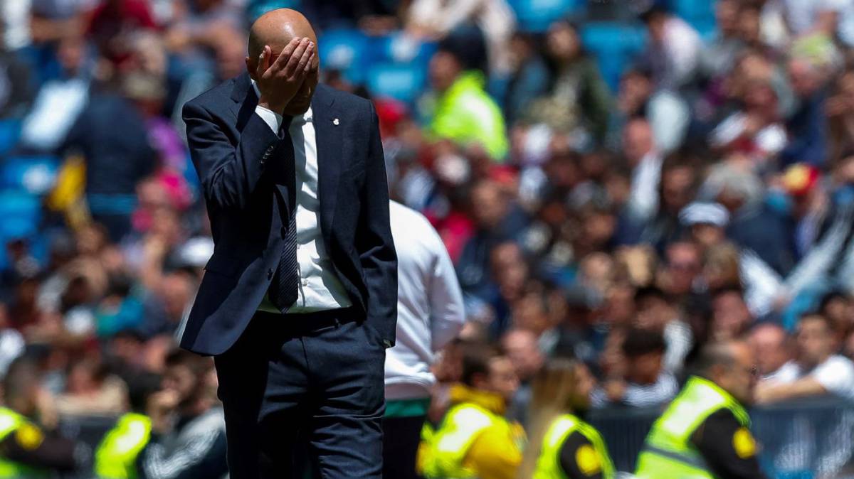 Zidane, durante el partido ante el Betis.