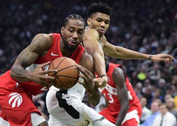Leonard salta la banca en Milwaukee y pone a Toronto a un paso de la final