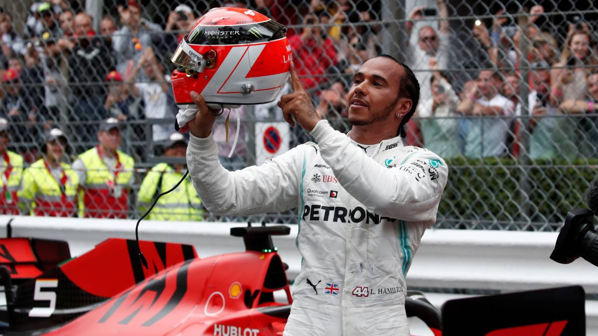 Hamilton celebra su victoria en el GP de Mónaco.