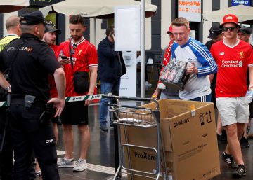 Decomisados más de 300 litros de alcohol a aficionados británicos antes de subir al AVE a Madrid