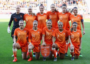 Lieke Martens marca el paso de las ‘leonas naranjas’