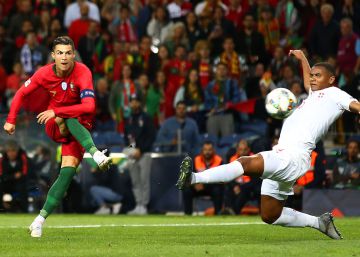 Cristiano remata a Suiza con un triplete