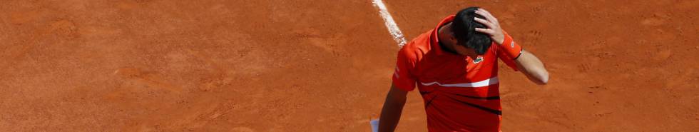 Djokovic, cabizbajo durante el partido.