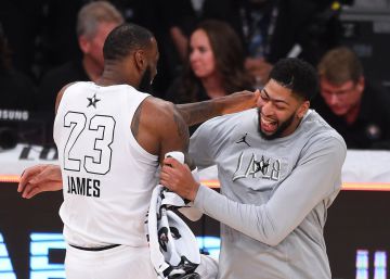 Anthony Davis jugará en los Lakers junto a LeBron James
