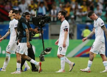 Messi sigue solo en Argentina