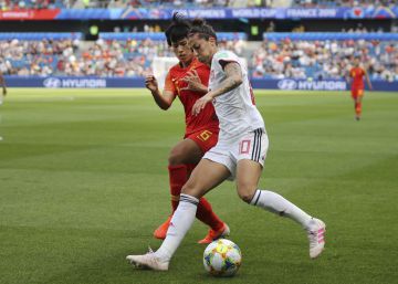 España empata con China (0-0) y se mete en los octavos de final del Mundial por primera vez en su historia