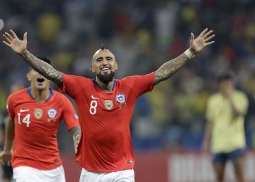 Chile tumba a Colombia, que se despide invicta