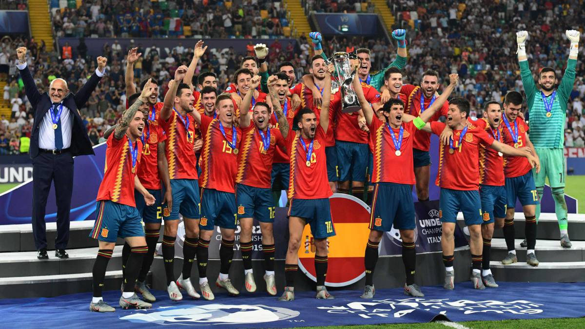 La selección española celebra la conquista del Europeo sub-21