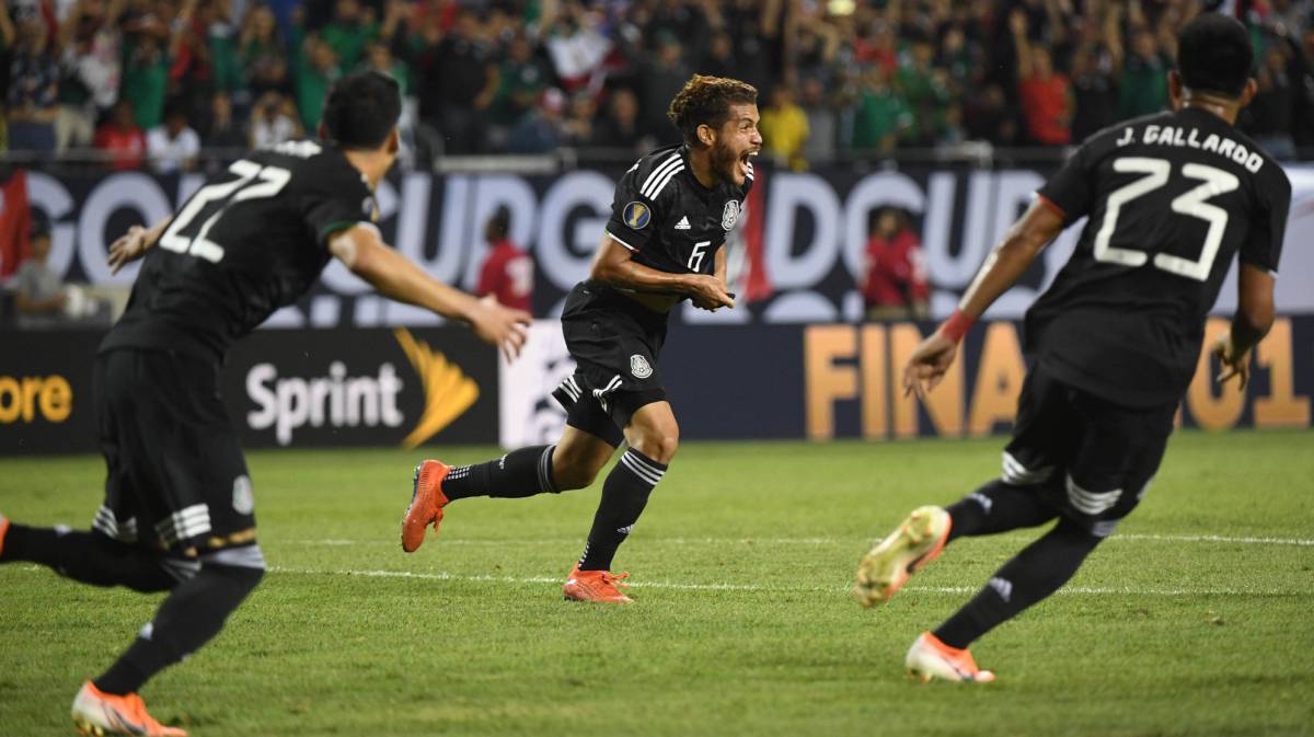 Jonathan Dos Santos celebra su gol.