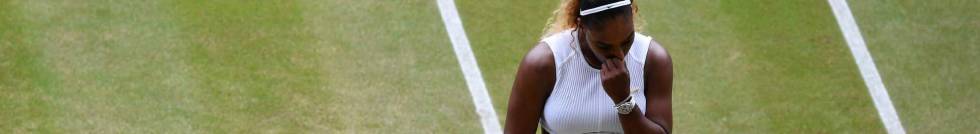 Serena Williams se lamenta durante la final en Londres.