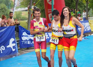 Jorge España, primer atleta sordociego en disputar un triatlón