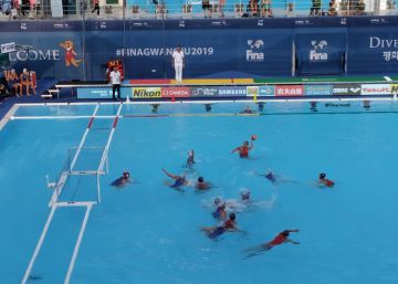 España arrasa a Kazajistán (18-6) y es líder virtual del grupo