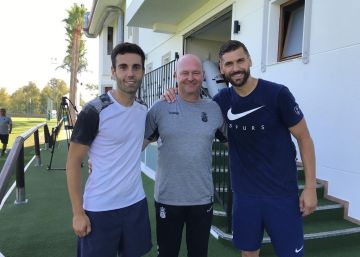 Leones sin equipo se ofrecen
desde Marbella